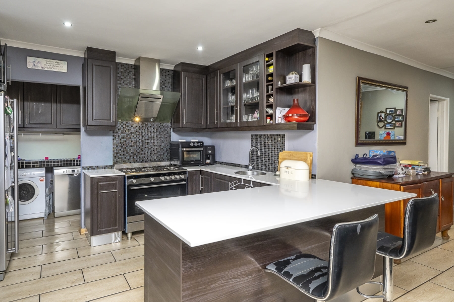 3 Bedroom Property for Sale in Uitzicht Western Cape
